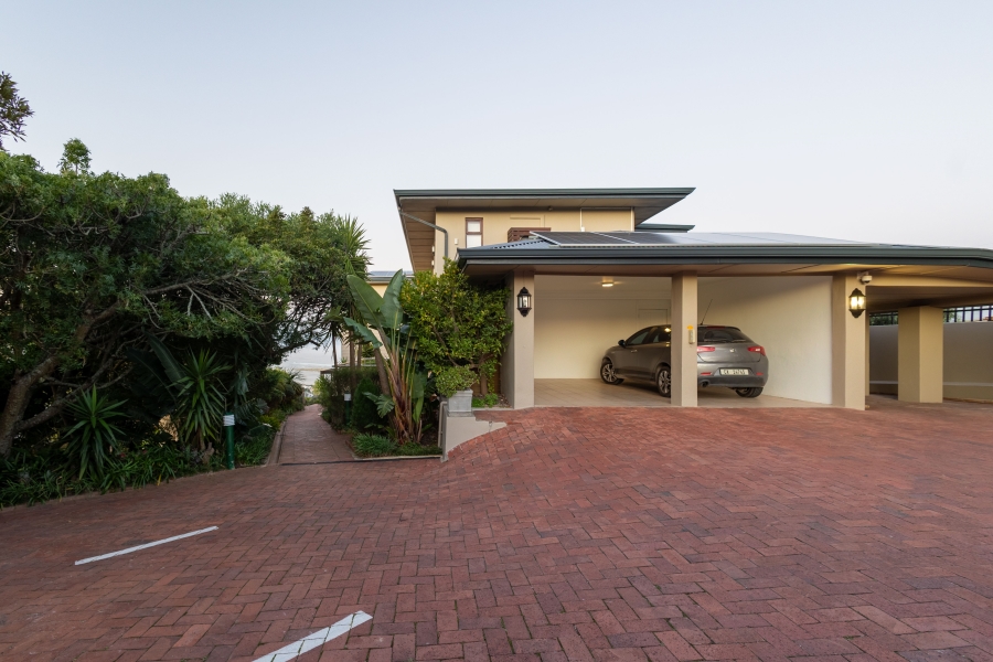 7 Bedroom Property for Sale in Bowtie Western Cape